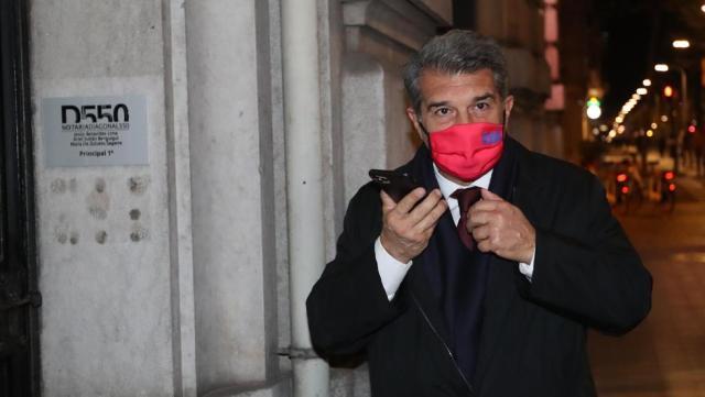 开云体育下载-巴萨球迷的美丽故事助拉波尔塔渡过首个危机